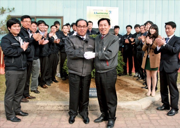 LS산전은 협력회사인 새한전자를 찾아 ‘동반성장 토크 콘서트’를 열고 파트너십을 다졌다.
 