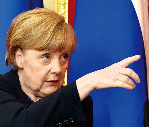 11년째 집권 중인 독일 총리는 4연임 도전에 나섰다. (세로 10번 문제)