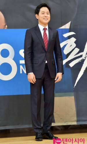 [TEN PHOTO]김현우 아나운서 &#39;주말 8시 뉴스 앵커&#39;