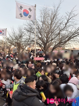 [TEN PHOTO]JYJ 김재중 &#39;군부대 팬들로 마비&#39;