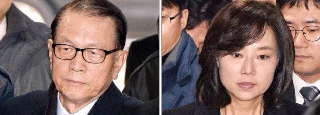 문화예술계 '블랙리스트' 작성을 주도한 혐의 등으로 구속영장이 청구된 김기춘 전 청와대 비서실장(왼쪽)과 조윤선 문화제육관광부 장관이 20일 영장실질심사를 받기 위해 서울중앙지방법원에 들어서고 있다. 허문찬 기자 sweat@hankyung.com