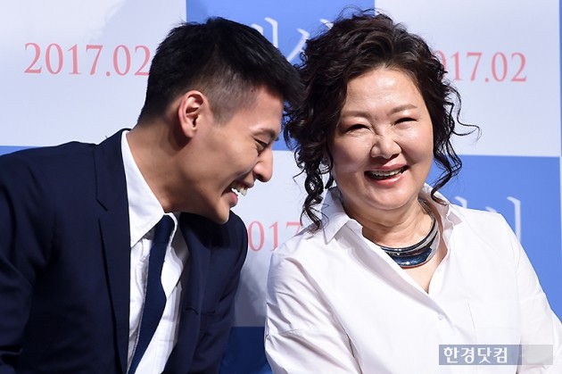 [HEI포토] 강하늘-김해숙, '다정하게 웃는 모자'