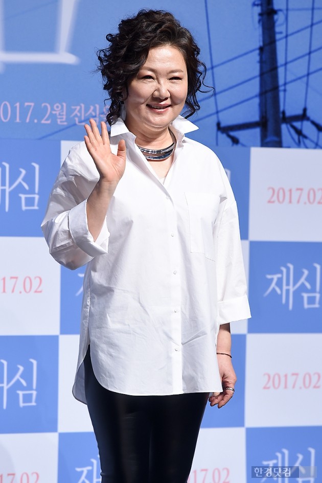 [HEI포토] 김해숙, '우아한 손인사~'