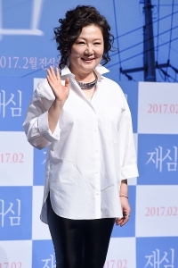 [HEI포토] 김해숙, '우아한 손인사~'