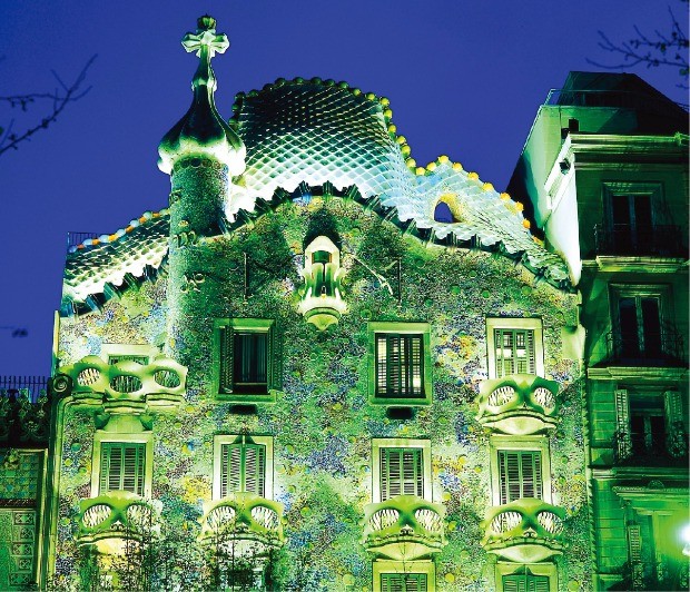 여행의 향기 중세 고성·천재 건축가·신의 물방울…스페인 카탈루냐 3색 매력 속으로 | 한국경제