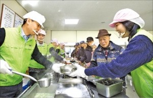 LS산전, 신입사원들과 떡국 나눔 행사