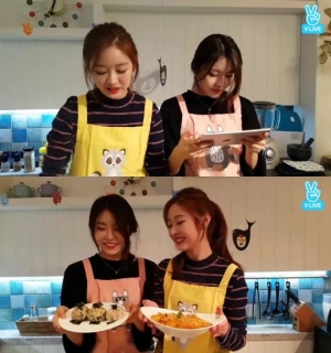 &#39;V앱&#39; 구구단 미미, 자신이 만든 떡볶이 시식 후 &#34;맛있어&#34; 뻔뻔