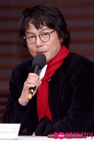 [TEN PHOTO] 인사말 하는 김진만 감독