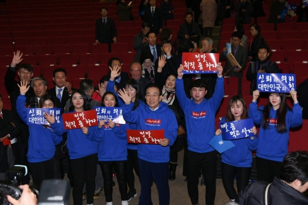 김관용 경북지사 외곽조직 ‘용포럼’출범... 대선 출정식 방불케 해