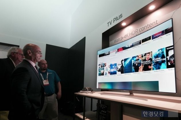 CES 2017에서 공개된 삼성전자 QLED TV/사진=이진욱 기자