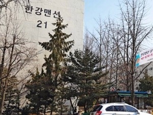 옆 단지는 56층인데…동부이촌동 한강변 재건축 '15층 제한' 논란