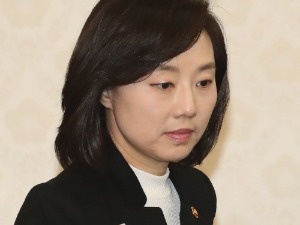 '블랙리스트' 조윤선, 혐의부인…"직접 관여 안 했다"