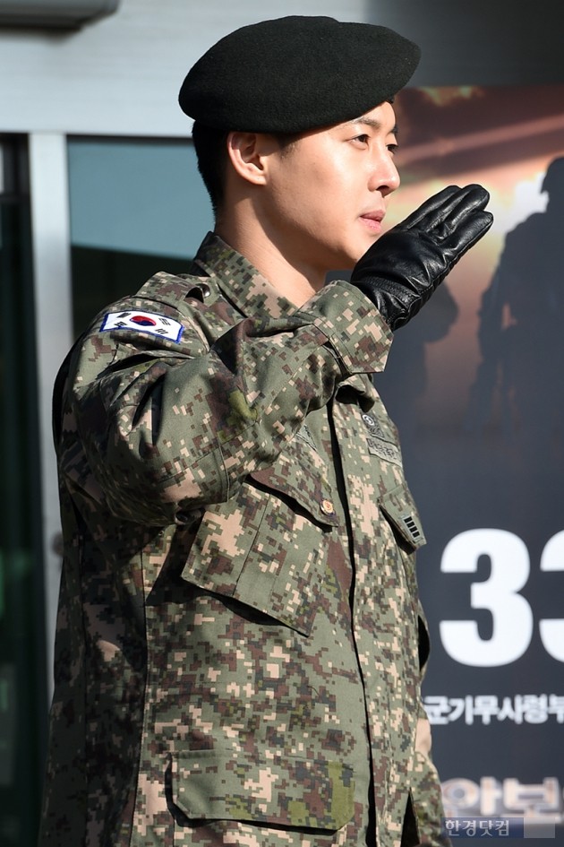 [HEI포토] 김현중, '대한민국 육군 병장 김현중 전역을 명 받았습니다'