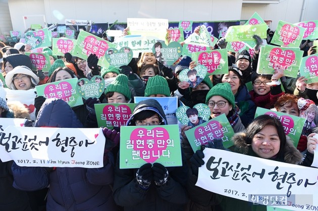 [HEI포토] 김현중 전역, '21개월동안 기다렸어요'