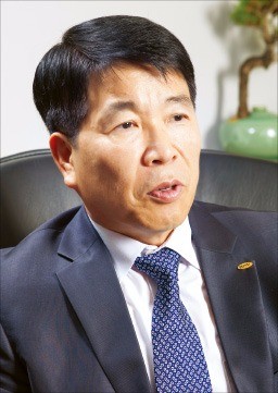 "부산항, 올 환적화물 유치 올인…위상 회복에 매진할 것"