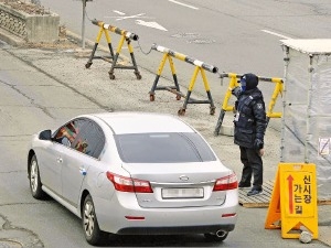 1년째 '한지붕 남남'인 노량진 수산시장