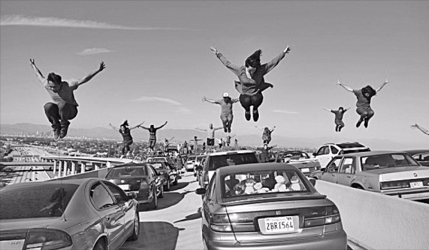 미국 대도시 로스앤젤레스를 배경으로 한 영화 ‘라라랜드’. 이 영화는 뮤지컬 형식을 통해 도시의 적나라한 현실을 함축적으로 보여준다.