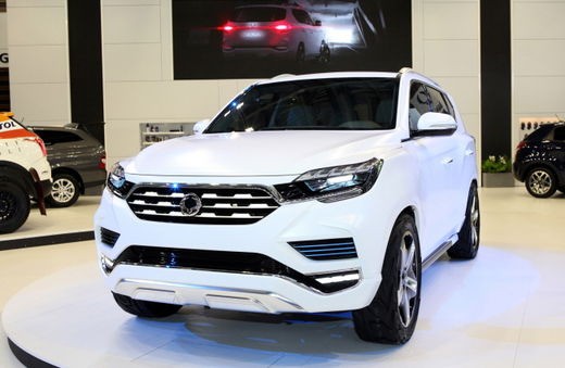 파리모터쇼에서 공개된 쌍용 대형 SUV Y400 콘셉트카.