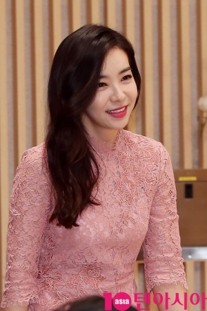 [TEN PHOTO] 박선영 &#39;아름다운 미소 머금고 등장&#39;