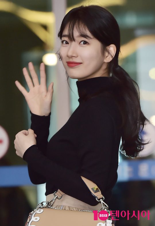 수지, '공항에서도 열일 중인 미모'