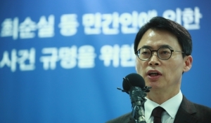 특검 "안종범 추가수첩 증거능력 문제없어"…삼성 관련증거