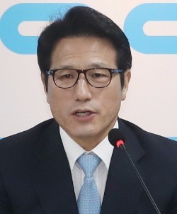 "박근혜 대통령, 오늘이라도 헌재 결정 승복 선언하라" 정병국 바른정당 대표 주장