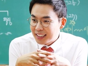 설민석, '민족대표 33인 폄훼 논란' 사과문에도…'팩트폭행'