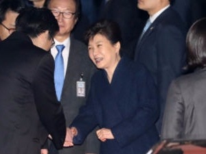 야권, 박근혜 전 대통령 솜방망이 조사 의혹 제기…검찰, 영장청구 검토중