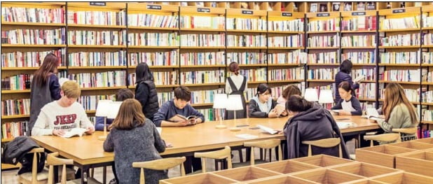 [Cover Story]'책 안 읽는 나라'…성인 하루 독서시간 겨우 22분