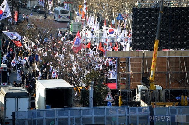 [포토] 탄핵 반대 외치는 친박단체