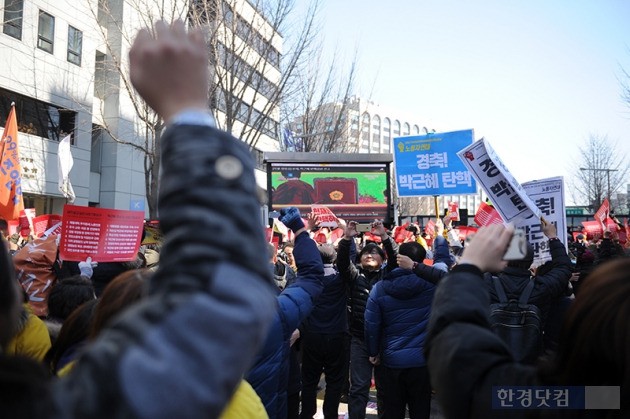 [동영상] "피청구인 대통령 박근혜를 파면한다" 탄핵 인용 그 순간