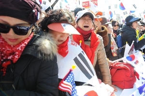  '침통함에 빠진 탄기국'