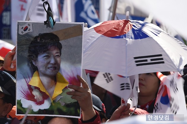 [포토] '탄기국 집회 등장한 박근혜 사진'