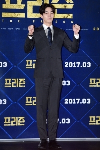  신성록, '훈훈한 8등신 비율'