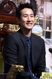  이선균, '부드러운 미소~'