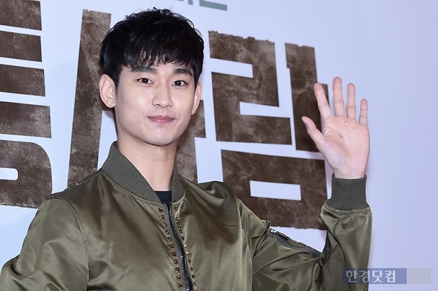 [HEI포토] 김수현, '女心 흔드는 멋진 손인사~'