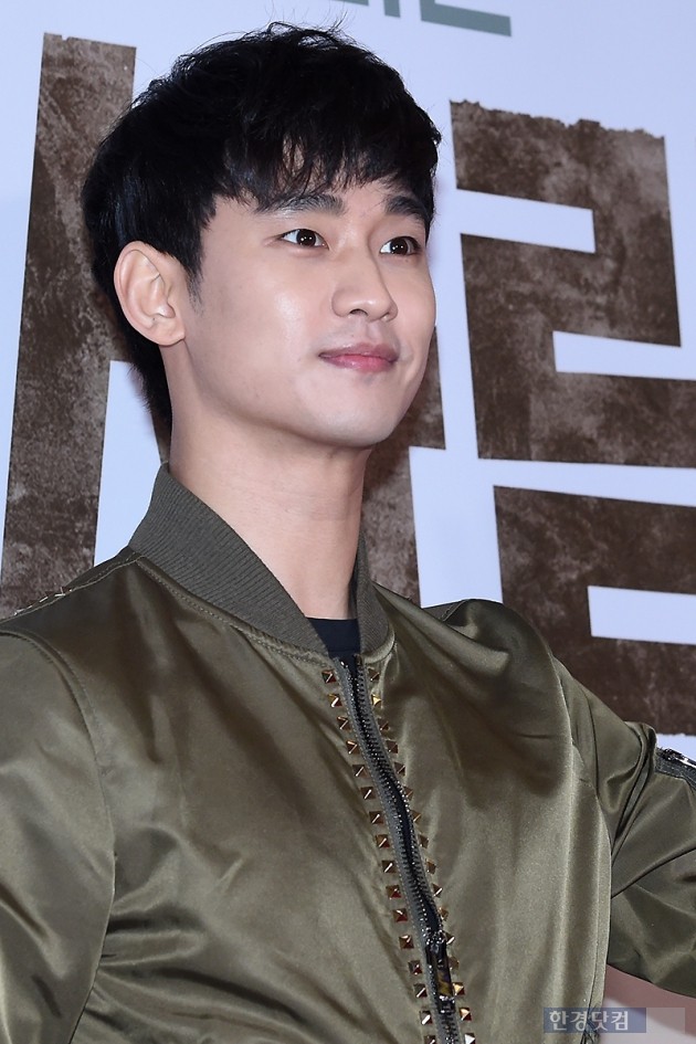 [HEI포토] 김수현, '멋진 모습에 눈길~'