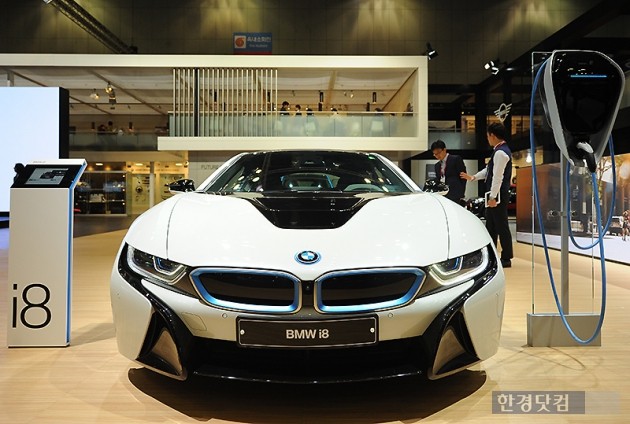 [포토] BMW, 묵직한 무게감 느껴지는 'i8' (2017 서울모터쇼)