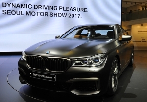  무광의 매력 'BMW M760Li xDrive' (2017 서울모터쇼)