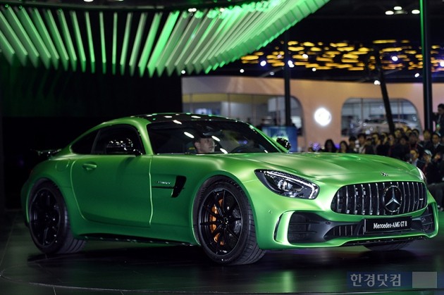 [포토] 벤츠 AMG GT, '남자의 심장을 뛰게 만드는 디자인' (2017 서울모터쇼)