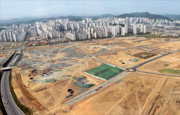 2일 국회에서 학교용지특례법 개정안이 통과되면서 공공주택지구와 행정복합도시 등에서도 LH 등 개발주체가 학교용지를 무상 공급할 법적 근거가 마련됐다. 사진은 세종시 전경. 한경DB