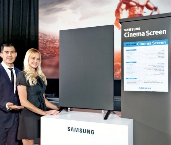 삼성전자 모델들이 27일(현지시간) 미국 라스베이거스의 시네마크 극장에서 ‘삼성 시네마 스크린’을 소개하고 있다. 삼성전자 제공