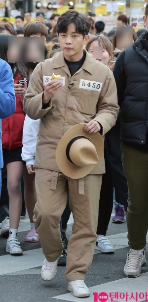 [단독][TEN PHOTO]김민석 &#39;죄수복 입고 여심 싹쓸이&#39;(피고인)