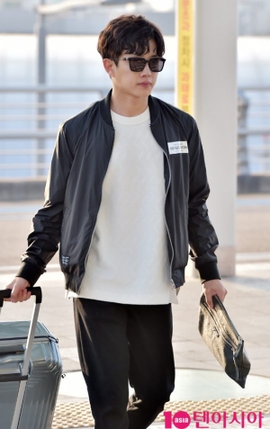 [TEN PHOTO]김민석 &#39;성규 피고인 포상휴가 떠나요&#39;(공항패션)