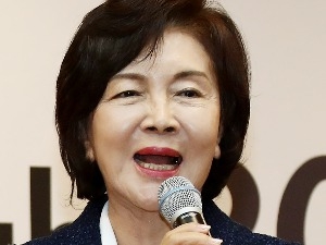 퇴진 홍라희 관장, 비자금 파문에 아들 구속 겪은 미술계 큰손