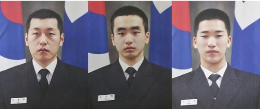 (왼쪽부터) LG의인상을 받는 UDT대원 이정수 하사, 임도혁 하사, 신상룡 하사 (자료 LG)