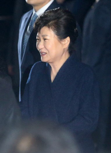 한국당 '1호 당원' 박근혜 전대통령, 기소로 당원권 정지됐다