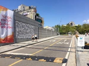  中관광객 찾던 이대 앞 '텅텅'…사드 갈등에 상권 찬바람