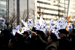 친박단체, 새누리당 창당 … 김진태 "한국당 경선불복이라 지지는 못해"