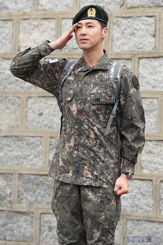 [HEI포토] 유노윤호, '늠름한 대한민국 사나이'